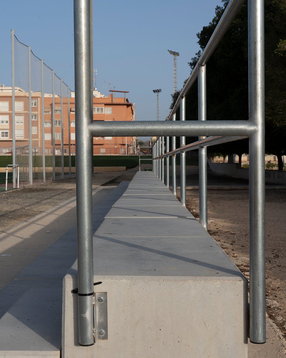 Cada proyecto es distinto, y nuestros graderíos se adaptan a todos 👉🏻 Pueden incorporar asientos de plástico de alta resistencia o barandillas metálicas, combinando personalización, seguridad y diseño 💚