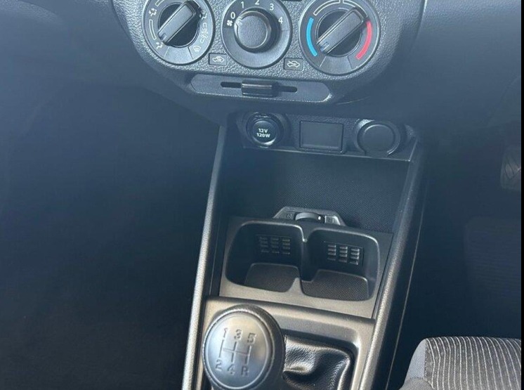 ManualsKE's tweet image. 🚗 Suzuki Ertiga 2024 – WHITE

Mileage: 29,560 km
Transmission: Manual
Engine: 1.5L Petrol
7 Seats | 5 Doors | FWD
Variant: 1.5 GA

📞 0704007000 | manuals.co.ke
Drive it home today!