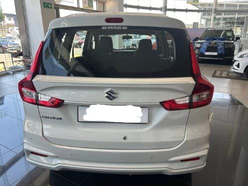 ManualsKE's tweet image. 🚗 Suzuki Ertiga 2024 – WHITE

Mileage: 29,560 km
Transmission: Manual
Engine: 1.5L Petrol
7 Seats | 5 Doors | FWD
Variant: 1.5 GA

📞 0704007000 | manuals.co.ke
Drive it home today!