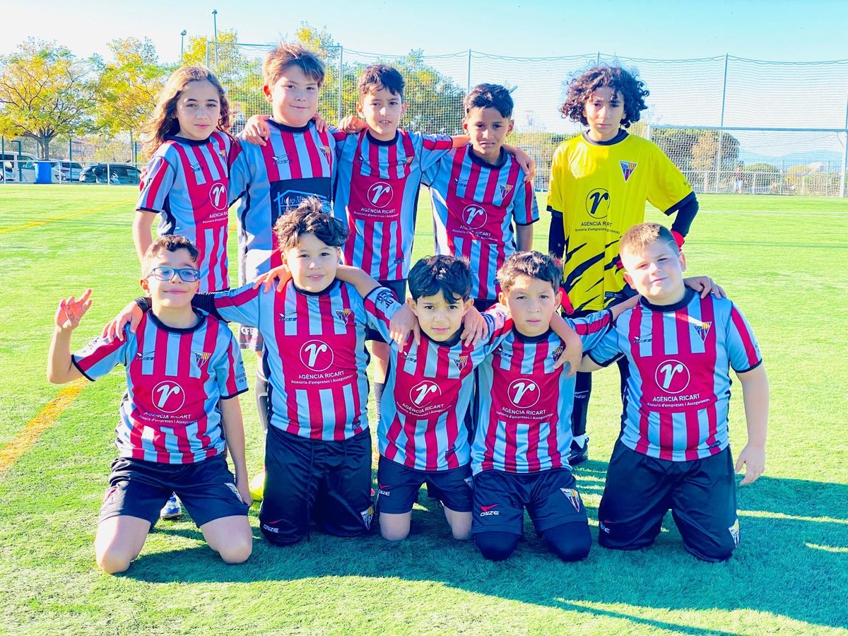 ⚽️ [BASE] El benjamí A (📸 1) supera amb molta autoritat el Borrassà per 10-1; el benjamí B (📸 2) es desfà del Roses City per 3-1, i derrota de l'aleví C (📸 3) amb l'AE Roses per 2-13.

💯 Som-hi Base!!

#cfbaseroses #baseroses #somdelbase #somelquevolemser #aRoses #futbolcat