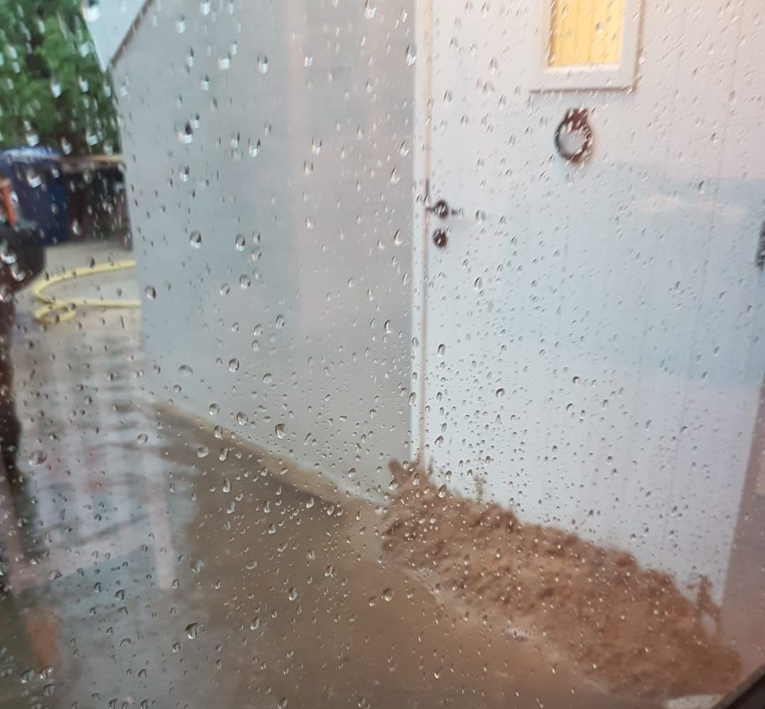 Met dank aan <a href="/GLNijmegen/">GroenLinks Nijmegen</a>, <a href="/D66Nijmegen/">D66 Nijmegen</a> en niet te vergeten <a href="/Stadspartij024/">Stadspartij Nijmegen ❤🖤</a> gaan inwoners #nijmegen west dit vaker mee maken. Hogere grondwaterstand, betekent minder infiltratie. Kelders en gewoon (lager-)gelegen woningen zijn de dupe.
Prutsers.