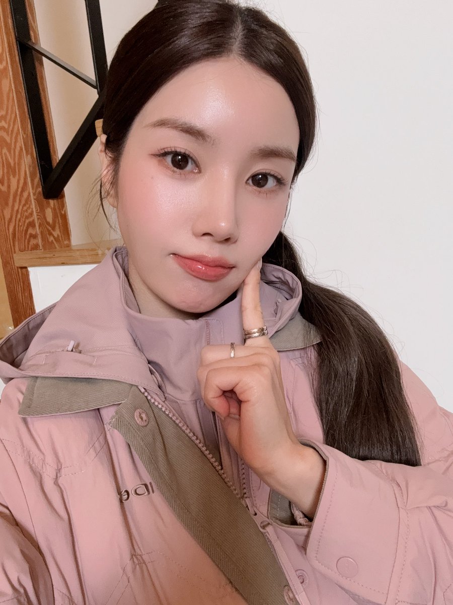 KWONEUNBI's tweet photo. [🎥] 아이더 샬레 최초! 듣도 보도 못한 하산 방법 대공개ㅣ아이더샬레2 EP.4 (출처 : 아이더 EIDER | YouTube) 

▶ https://t.co/t3Xc9bIoGc

#권은비 #KWONEUNBl
#아이더샬레 https://t.co/gupoGoi2v4