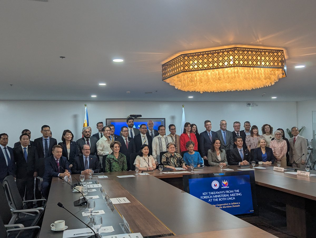 AmbJPNinPH's tweet image. Together with @SecLazaro and fellow Ambassadors, I reaffirmed 🇯🇵’s resolve to promote global maritime safety. Guided by #FOIP &amp;amp; aligned with #AOIP, 🇯🇵 sails with 🇵🇭 &amp;amp; ASEAN to champion a rules-based maritime order, keeping our seas a bridge for peace &amp;amp; shared prosperity. 🌐⚓️
