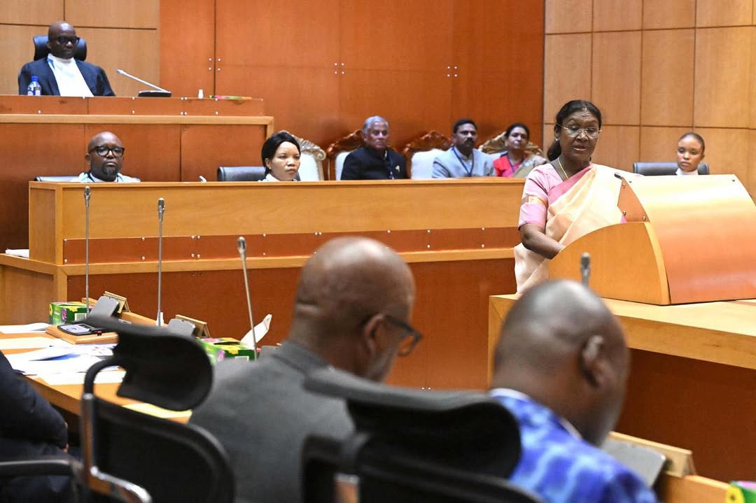 Honoured to be with Hon’ble President of India, Smt. Droupadi Murmu Ji, at the Parliament of Botswana. Had an engaging interaction with the Speaker, Ministers, and Members of the Botswana Parliament. 🇮🇳🇧🇼
..
..
#BotswanaVisit #IndiaBotswanaTies #DroupadiMurmu #DKAruna #MPDKAruna