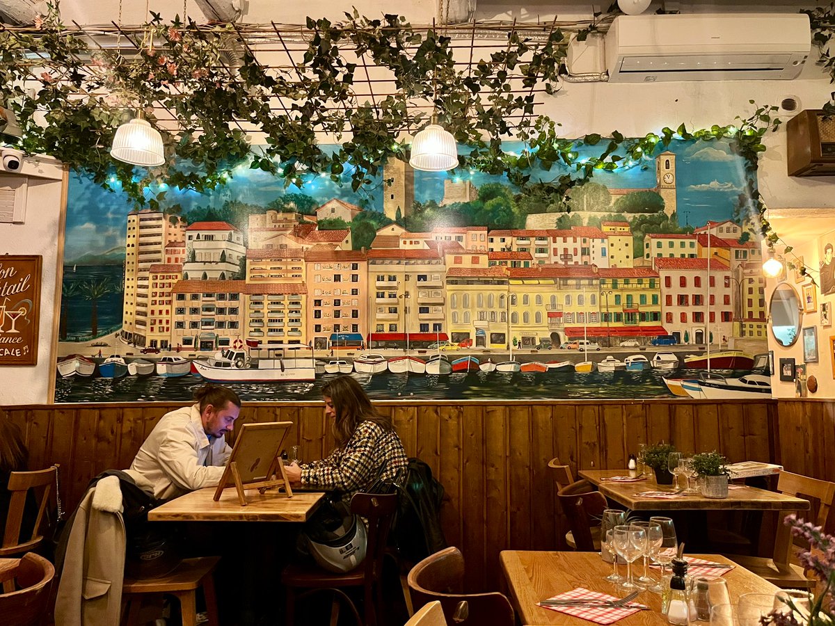 #IMPROBABLE retour de la fresque de la Sousta avec le PAMA à l’honneur 🤩
À vous de deviner où ? (dans le Suquet bien sûr !)