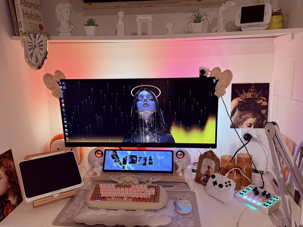 my setup is coming along nicely 💕