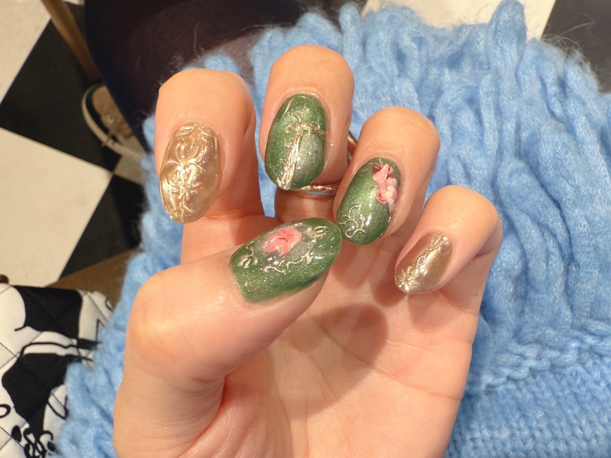 珍しく緑nail🥀
