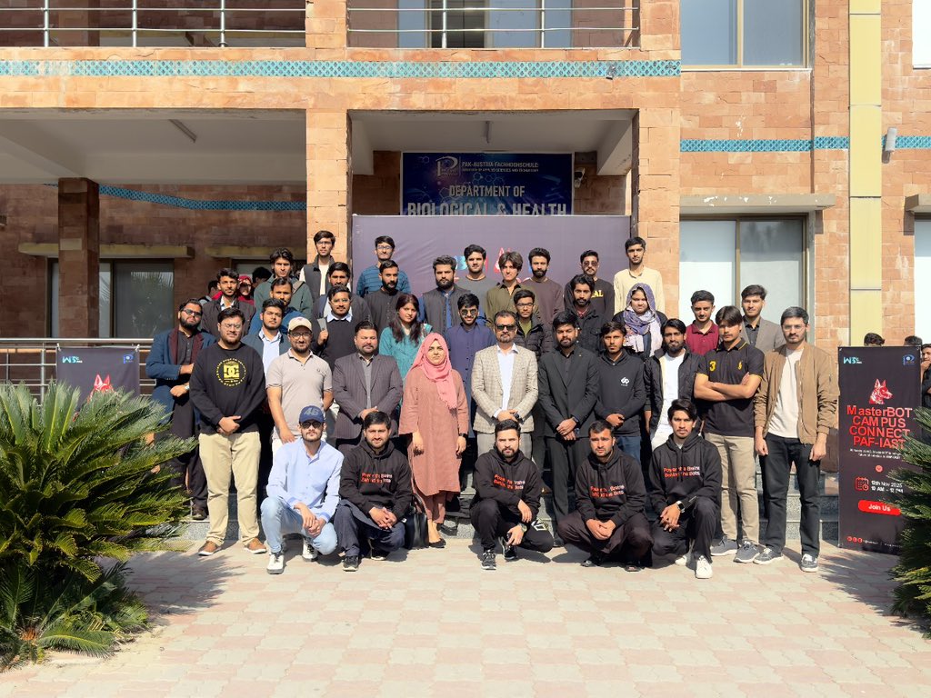 web3pak's tweet image. AI meets Web3 🤝

Web3Pakistan partnered with @MasterBOTsol_ to host the Campus Connect session exploring how robotics, AI, and blockchain are shaping the next wave of innovation.

Grateful to PAF-IAST for the collaboration and warm welcome. 🙌