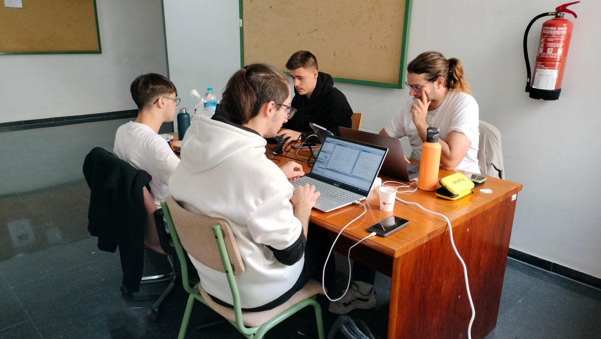 Esc. Sup. Ingeniería tweet media