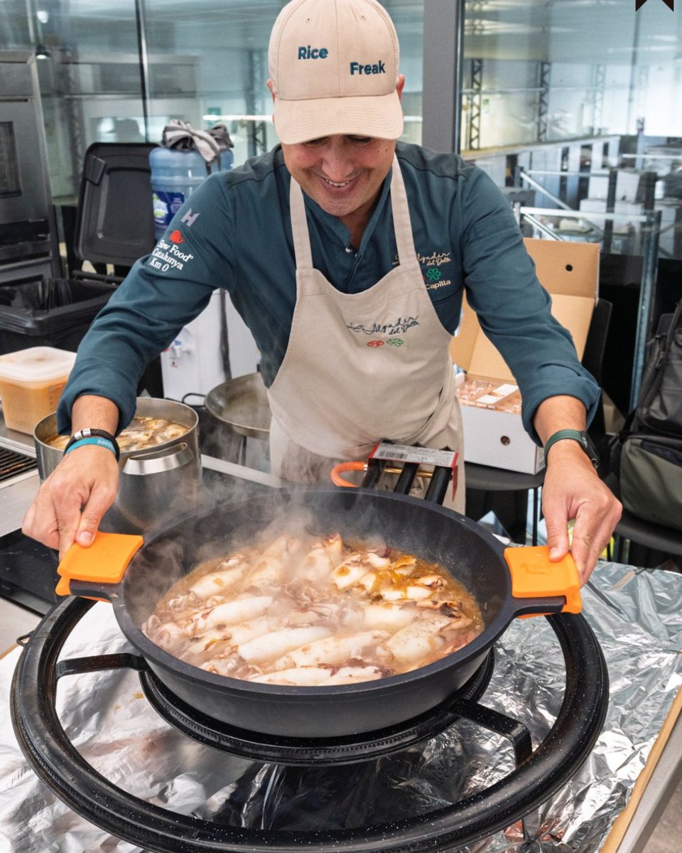 🥘 Nuestro chef Joan Capilla realizó un showcooking para Arroz Bayo y Distribuciones García Moreno, compartiendo su manera de trabajar el arroz.
El nostre xef Joan Capilla va fer un showcooking per a Arroz Bayo i Distribucions García Moreno.
#somgastronomia #AlgadirDelDelta