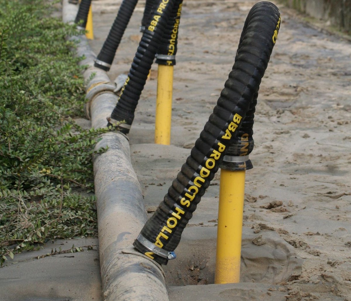 Wellpoint dewatering systems come in many shapes and materials across the world.
Flexible white filter hoses in Poland, black rubber wellpoint hoses in the Netherland &amp; transparent swing-arm systems in North America.
How does wellpoint dewatering look in your country?