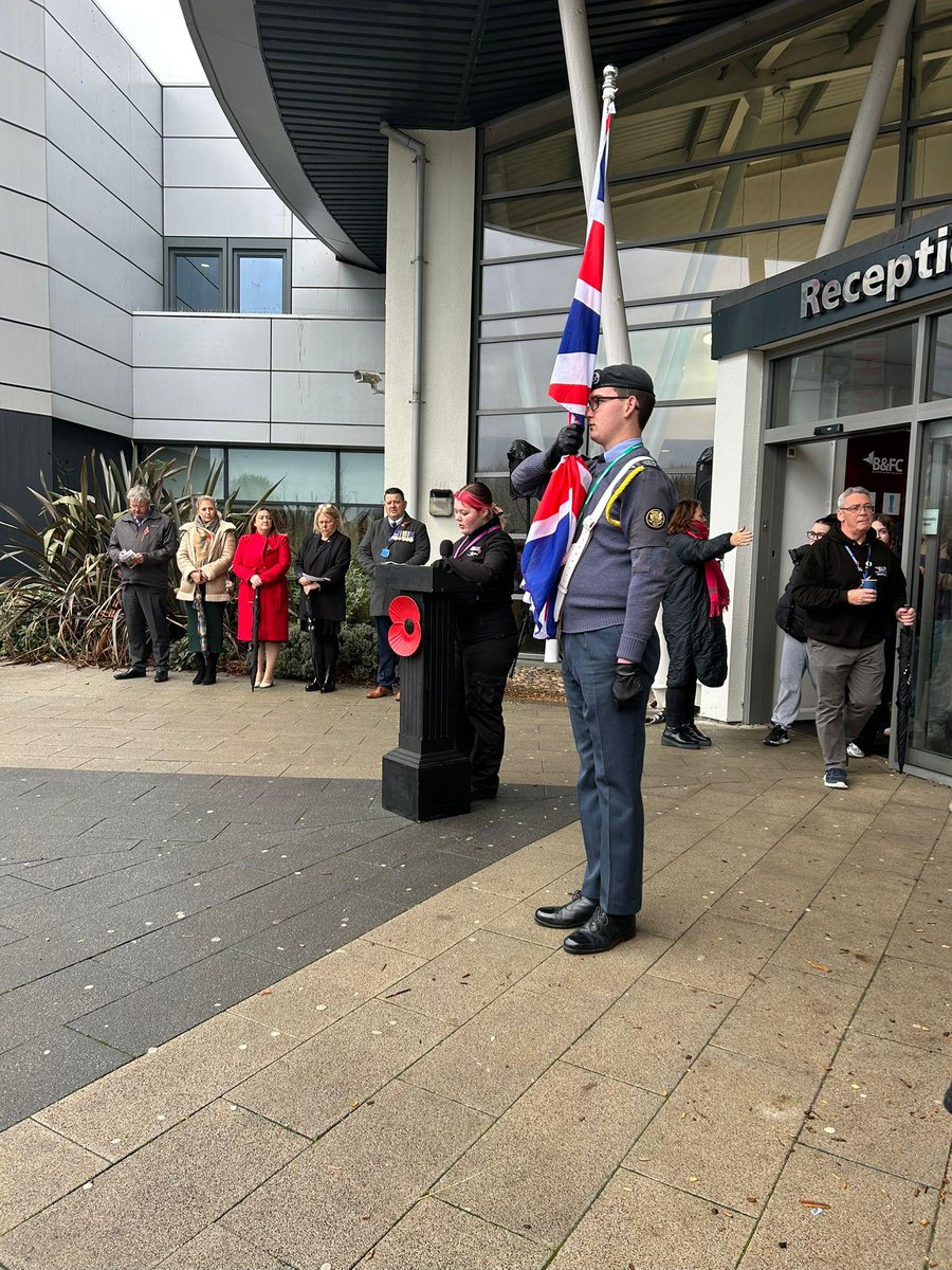b_and_fc's tweet image. The B&amp;amp;FC community came together at our Bispham campus on Tuesday to mark Remembrance Day 💂

Proceedings were led by our Uniformed Protective Services students, following a welcome from Simon Hughes, Executive Principal ✨

Colleagues and students then joined the nationwide two…