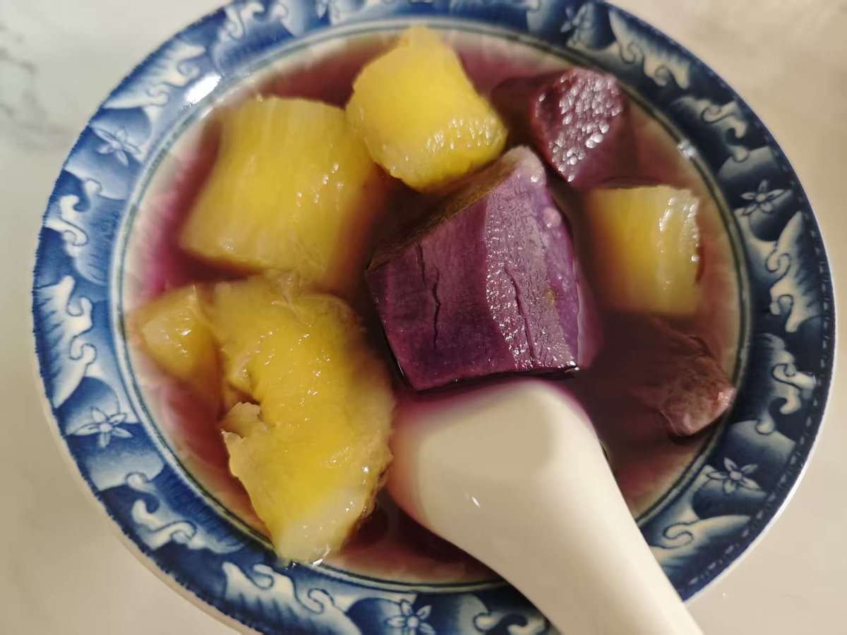 这个季节正是吃糖水的时候，你看出来煲的是什么吗？