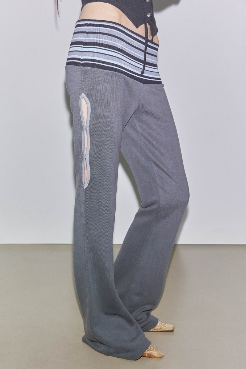 celebkr's tweet image. Who_사나 트와이스
Where_공식 인스타그램
Wearing_스컬프터 @sculptor_worldwide 
시너진 @synerjyn_official
Product_Cut Out Stripe Sweatpants 
DIAGONAL ZIPPER SLINGBACK 

#사나 #트와이스 #twicetagram #스컬프터 #sculptor #시너진 #SYNERJYN