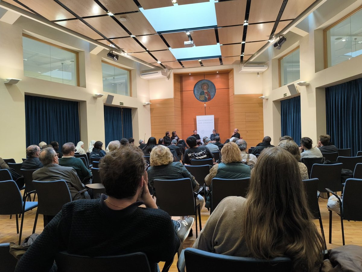🔙La #FacultadTeología empezó el ciclo “El problema de Dios en la cultura y la sociedad españolas” con la conferencia del periodista <a href="/PedroCuartango/">Pedro G. Cuartango</a>

👐Agradecemos su ponencia y la participación de todos los asistentes

#UESD #Teología