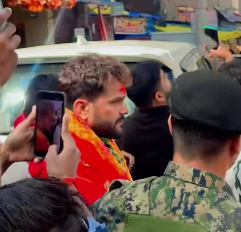 चुनाव नतीजों से एक दिन पहले खेसरीलाल यादव बाबा विश्वनाथ जी , वाराणसी 

और मां विंध्यवासिनी, मिर्जापुर के दर्शन और पूजा अर्चना करते नज़र आएं।

आपको बता दूं  चुनाव से पूर्व खेसारीलाल यादव का  बयान बहुत वायरल था जिसमें वो कह रहे थे कि,

"मंदिर मस्जिद सब जरूरी है लेकिन अस्पताल और