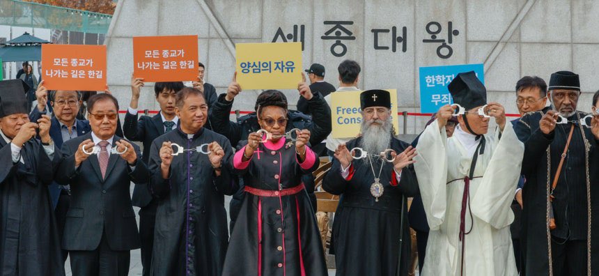 marimo_2004__'s tweet image. 世界の宗教指導者50名が韓国で会見し、宗教の自由を守るため韓鶴子総裁の釈放を求める運動が起きています。

&quot;韓鶴子総裁は長年にわたり世界平和のために献身してきた宗教指導者であり、
その彼女に対する 不当な圧力は直ちに中止すべきだ &quot;と強調。
n.news.naver.com/mnews/article/…