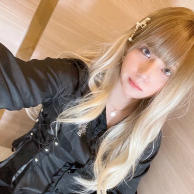 りり✿ プロフィール必読専用 Volume 21の英語版デジタル版からのキャラクタープロフィール。 : r