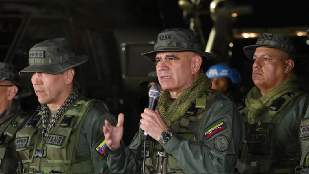 ماذا يحدث في فنزويلا؟ البلاد تشهد نشر 200 ألف عسكري بشكل عاجل في كافة أنحاءها.