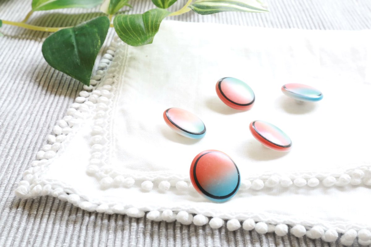 brankabutton's tweet image. Sunset or sunrise.

#glassbuttons