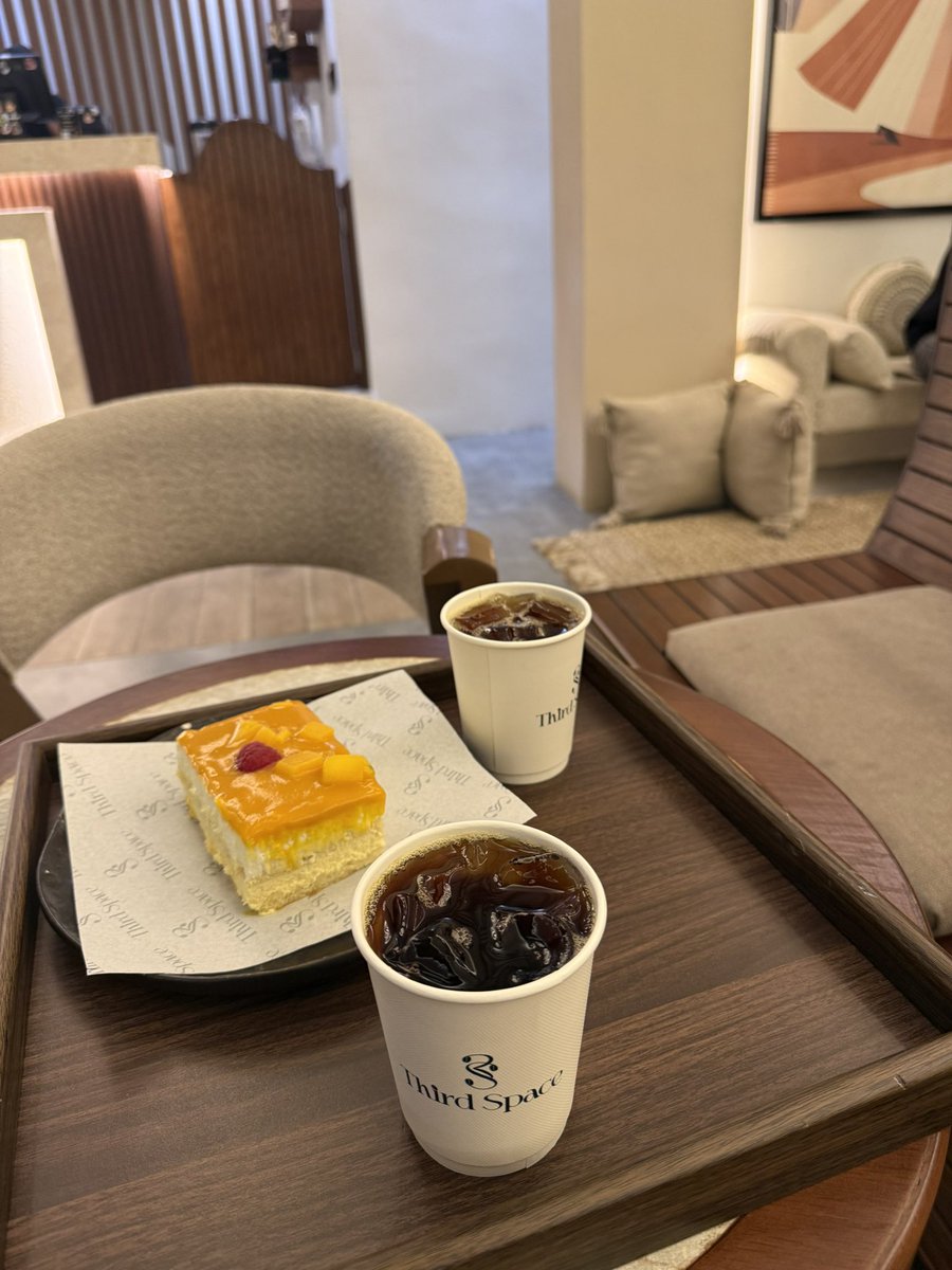 cl4ook's tweet photo. الحياة لا تنتظر من يترقبها، بل تبتسم لمن يجرؤ على المضيّ فيها بثقة مهما تعثّر❤️

 #الحياه_حلوه_بعيونك https://t.co/0OHRJsS0Rd