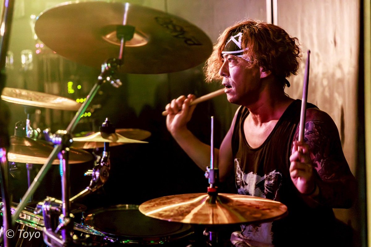 ainsel_official's tweet image. 【⚡　お知らせ　⚡】

明日からの
▶11/14(金)新横浜LiT
▶11/15(土)静岡UMBER
のライブは

The Number Zeroから
Dr.Reijiさんにサポートドラムとして
演奏していただきます！

急遽引き受けてくださったReijiさん
本当にありがとうございます！！

photo by Toyo