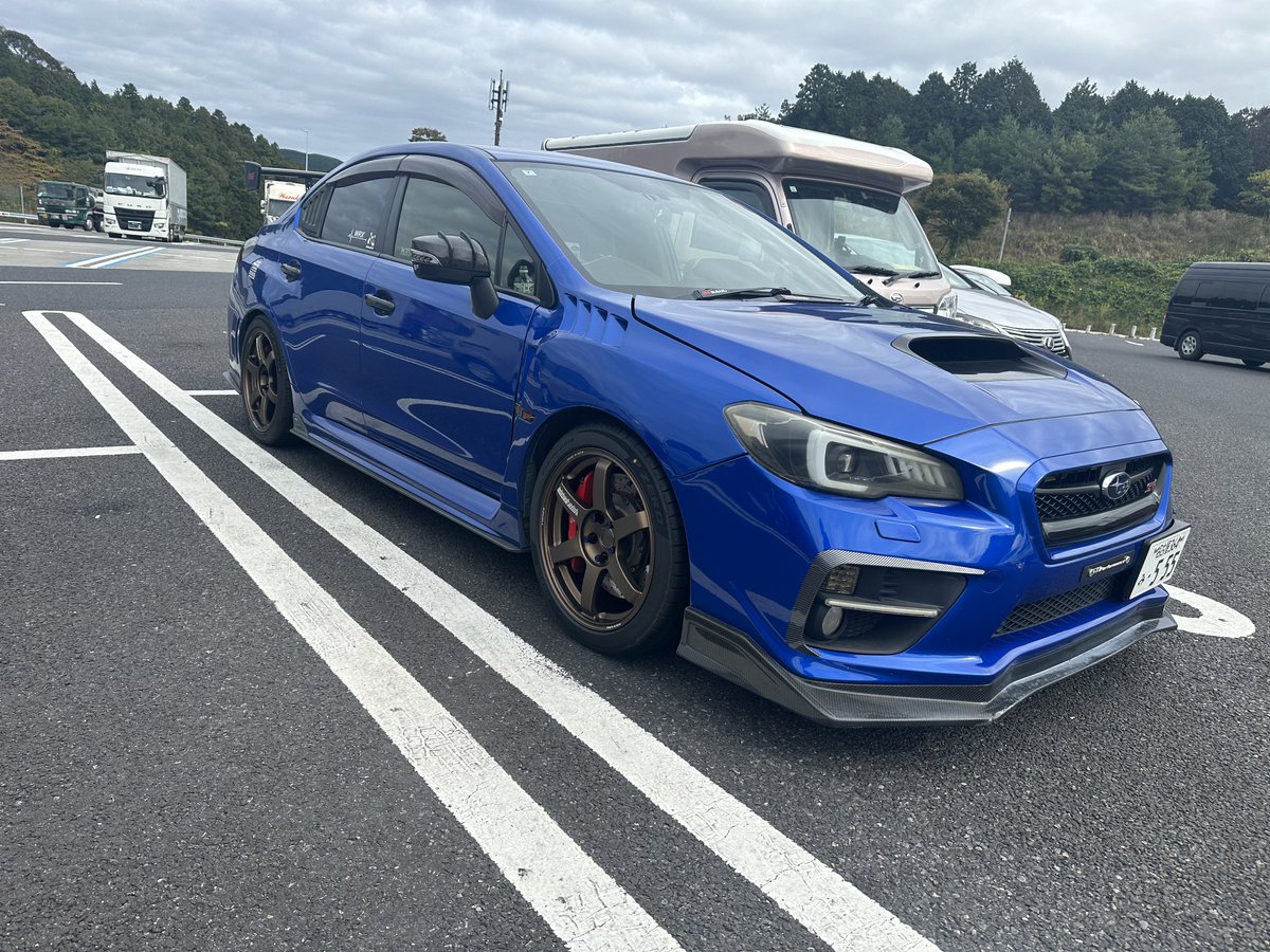 とっくに生産終了したクルマに乗ってる変わり者 変態です。