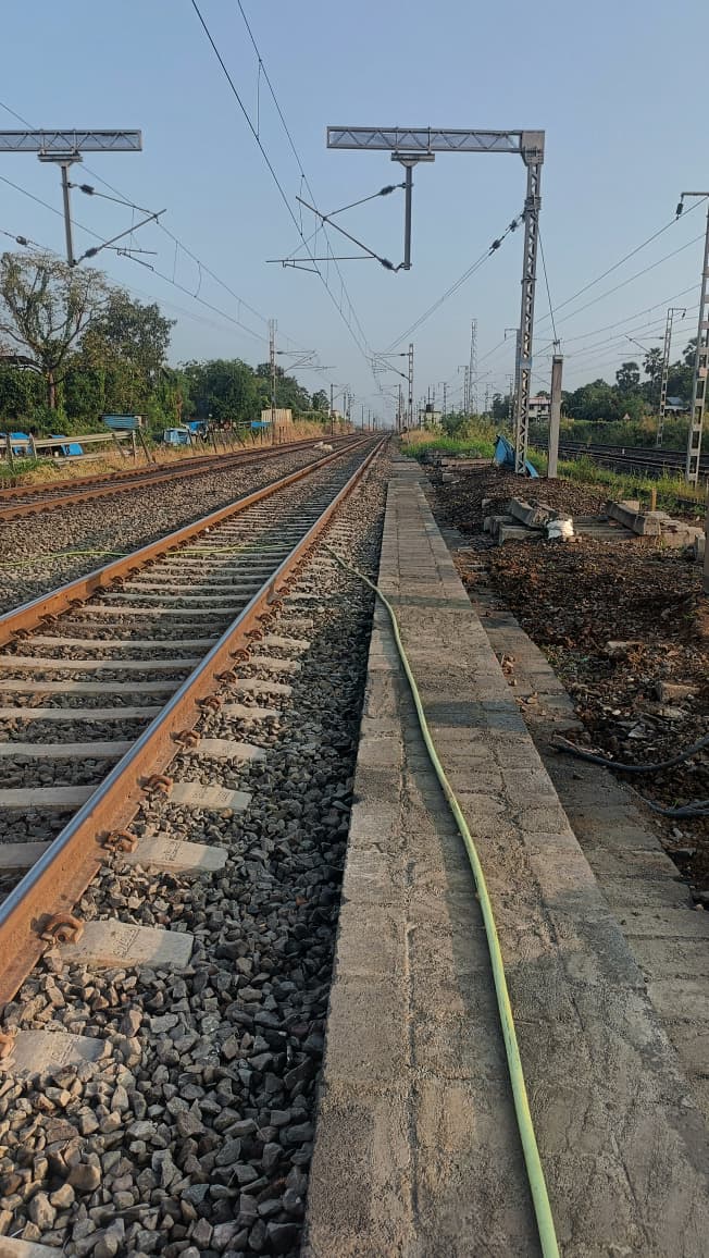 dayanand63's tweet image. १५ डब्यांची डहाणू लोकल सुरू व्हावी अत्यंत महत्त्वाचे आहे. 
उमरोळी रेल्वे स्थानक प्लेटफॉर्मची लांबी वाढविण्याचे कार्य मागील ५ त  ६ दिवसापासून  थांबले आहे. @MrvcLtd @drmbct @WesternRly @AshwiniVaishnaw @drhemantsavara @DVPravasi @adzod