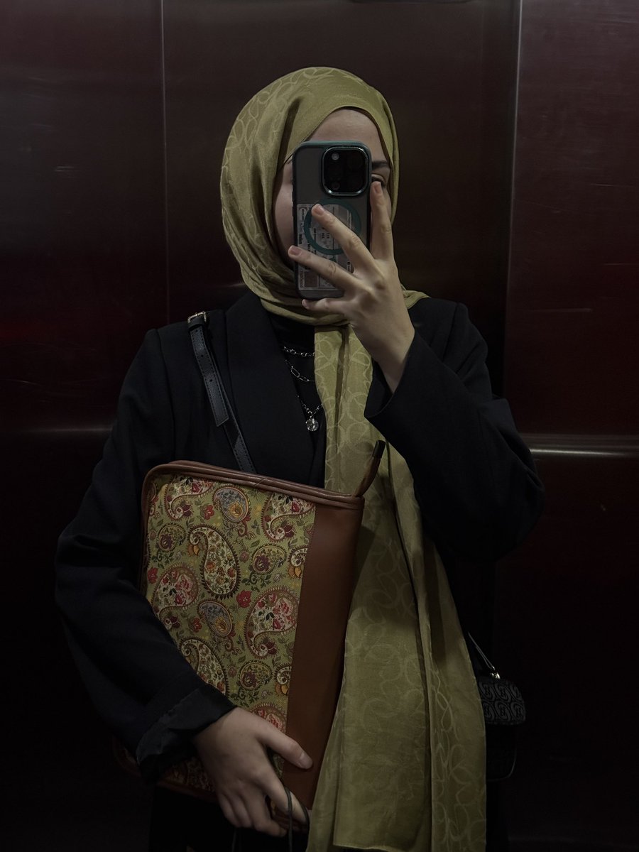 Kendimi ömür boyunca her sabah hep işe giderken hayal edemiyorum.Bir gün çoçuklarımı okula ve eşime işe uğurlamak için erken kalkacağım.(inşallah)