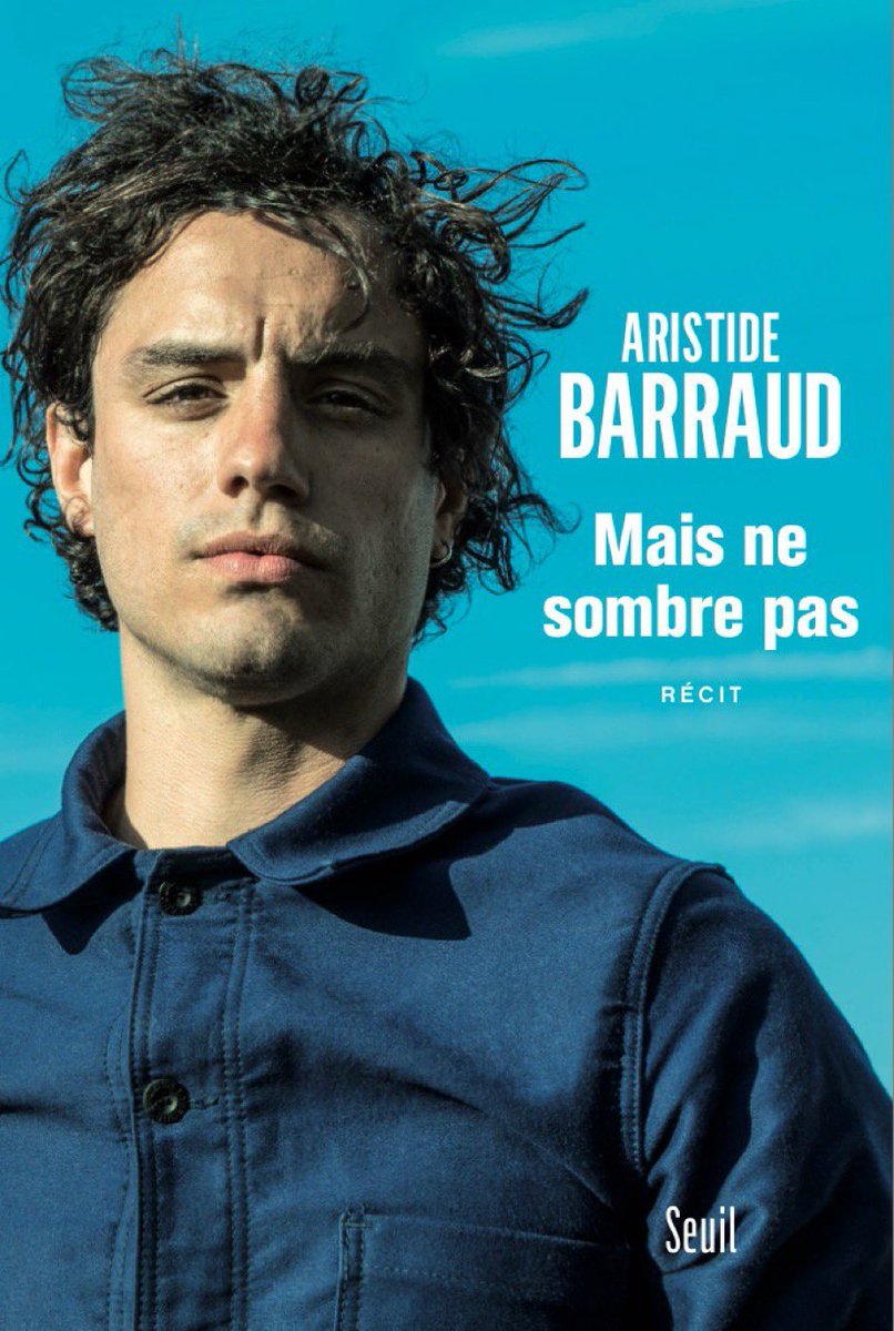 Lab20_24's tweet image. J’ai retourné mon appartement pour retrouver ton livre. Impossible de remettre la main dessus. Tu exposais tes 1ers clichés sur la barre d’immeuble grise , juste à côté du stade de foot de Clichy-sous-Bois, je ne t’ai pas croisé. Mais tu es tjrs là @AristideBarraud #13novembre