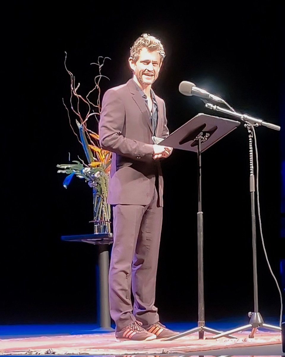 We were told that we couldn't take pictures or record the reading, so a few poorly lit photos are all I have. Did anyone screen record the livestream in its entirety? But sexy open shirt was on display and those adorable sneakers that he owns in every color! #HughDancy