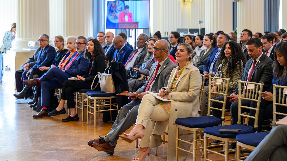 OAS_Development's tweet image. 🤖 Thank you for joining us at the @OAS_official 
High-Level Dialogue: “The Evolving AI Governance Landscape: Striking a Balance between Policy, Progress and Practical Application.”
📄 Final Event Agenda and photos available here: oas.org/ext/en/main/ca…