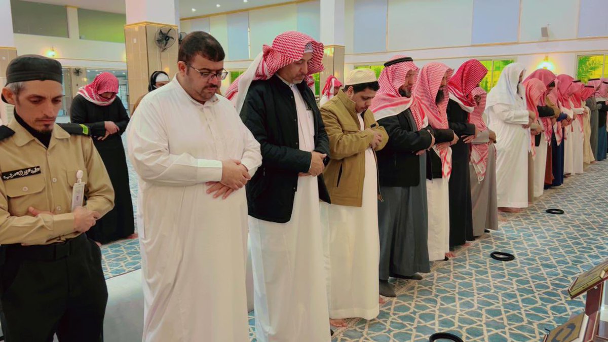 محافظ العقيق الاستاذ / سالم بن مسير طواله  #العقيق يتقدّم المصلين في صلاة الاستسقاء بجامع بن مقبل .

#إمارة_منطقة_الباحة
#محافظة_العقيق