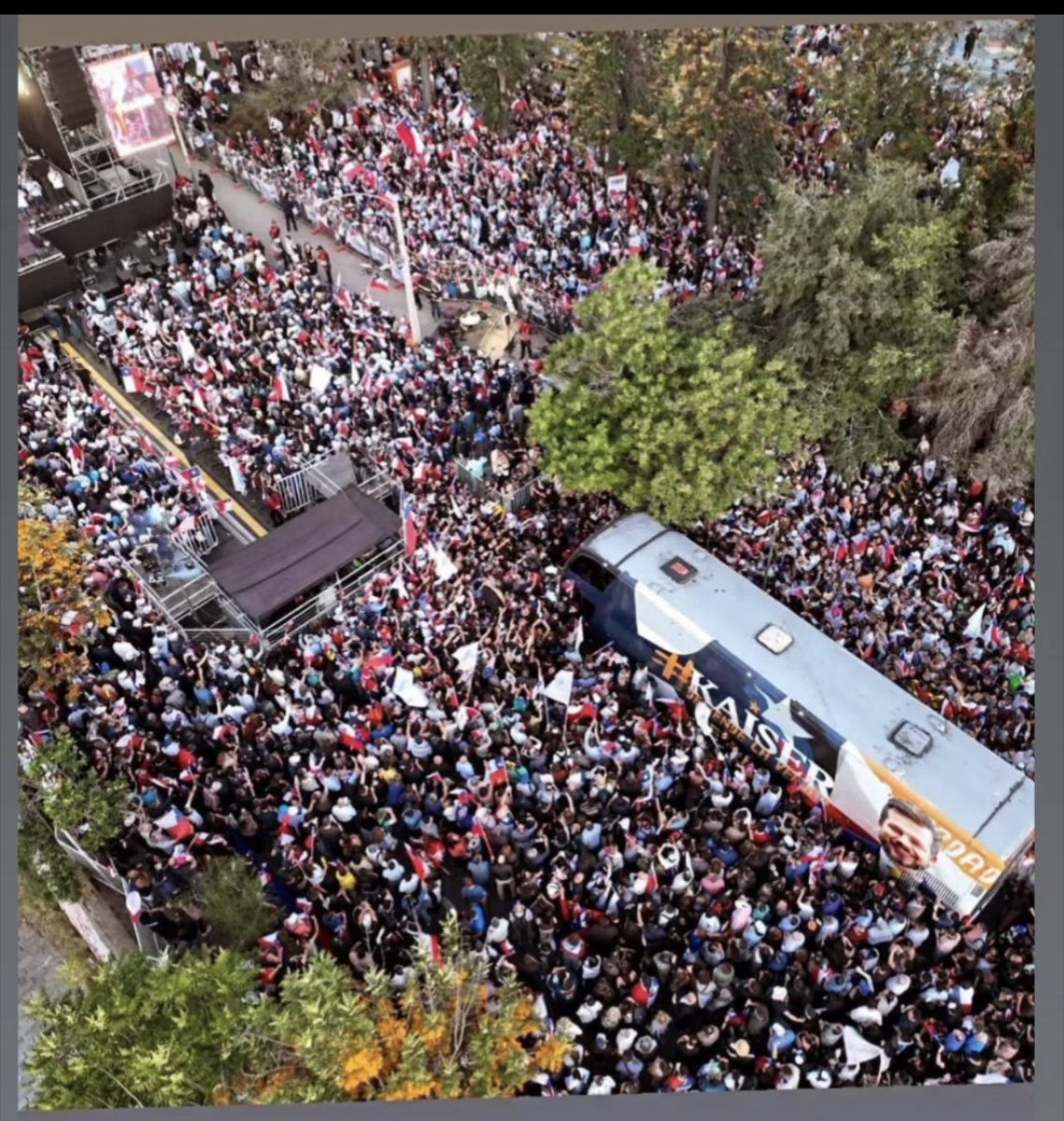 Impactante la fuerza del cariño por Johannes Káiser Presidente <a href="/Jou_Kaiser/">Johannes Kaiser. Diputado por el distrito 10</a> cierre de campaña