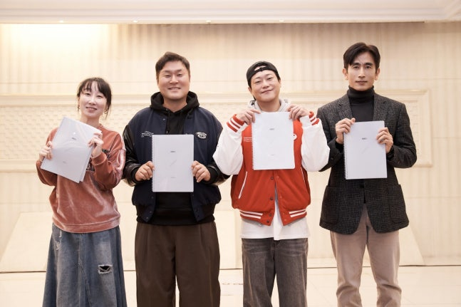 KoreanUpdates's tweet photo. Netflix has confirmed the production of the sequel of #Cross. #Cross2 will be having #HwangJungmin #YumJungah #JungManSik #ChaRaeHyoung #LeeHoChul #YoonKyungHo #ImSeongJae #ChaInPyo #KimGukHee as cast.
https://t.co/59TjAyr39g
#KoreanUpdates VF https://t.co/fHsdPtt41i