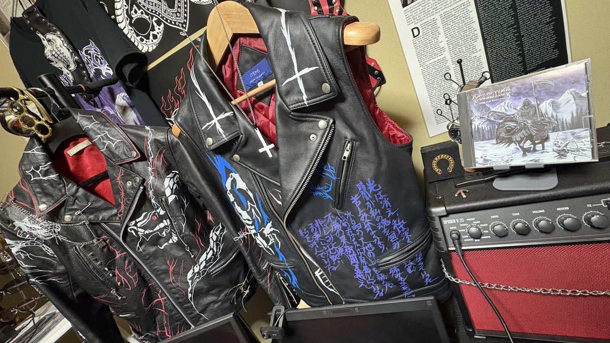 側から見れば、ただの痛い趣味に見えるかもしれません。
しかし、DEATHROLLでの活動は、俺自身を支えて生きるためのライフワークです。

『Legacy Magazine』のインタビューでも語られていた通り、DEATHROLLは――
俺が落ち込んでいる時も、頑張りたい時も、常に共に歩んできた“息子”のような存在です。