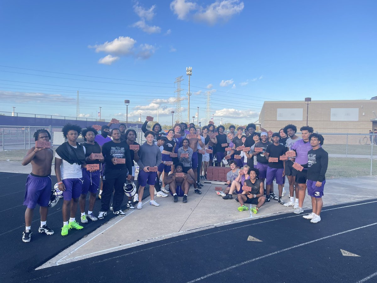 RPHS_FB's tweet image. These guys added to the foundation in the last regular season game vs Austin!
Playoffs up next!
#KeepStackin
#BeickByBrick🧱