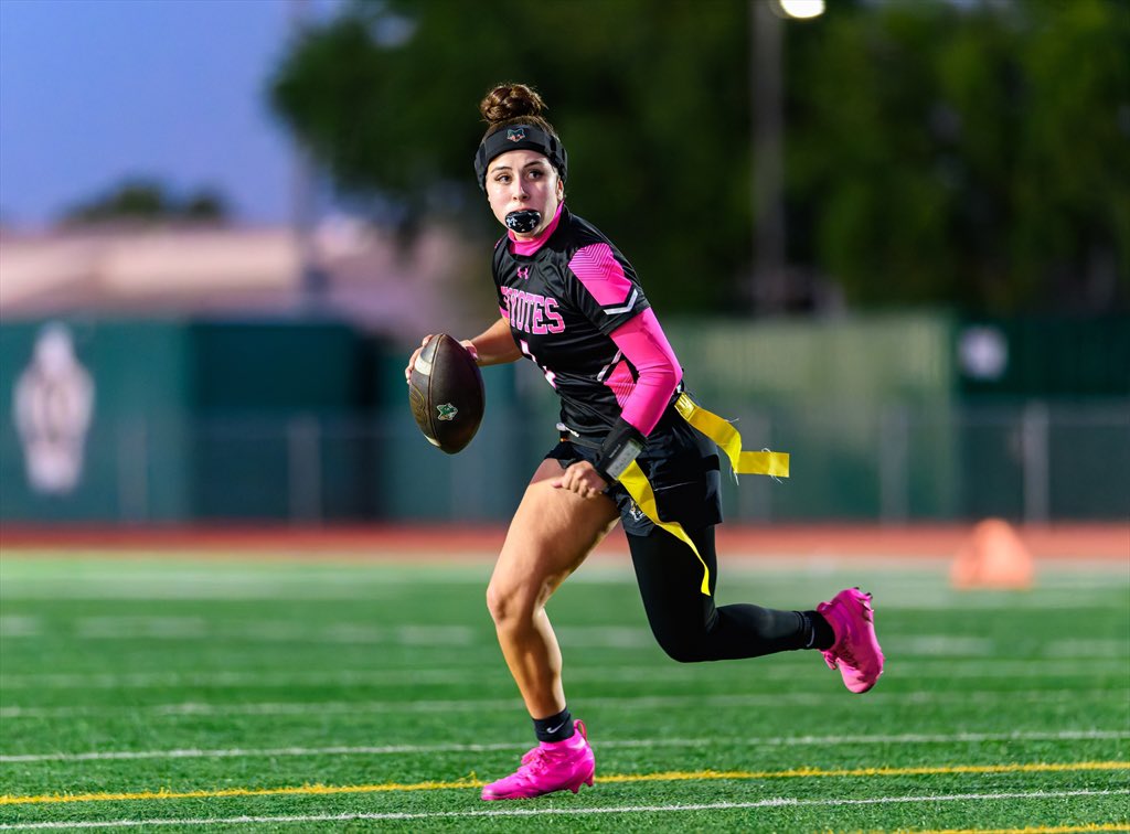 🚨Campo Verde QB Amaya Moreno goes off for 5 touchdowns, completing over 80% of her passes in a dominant performance tonight.