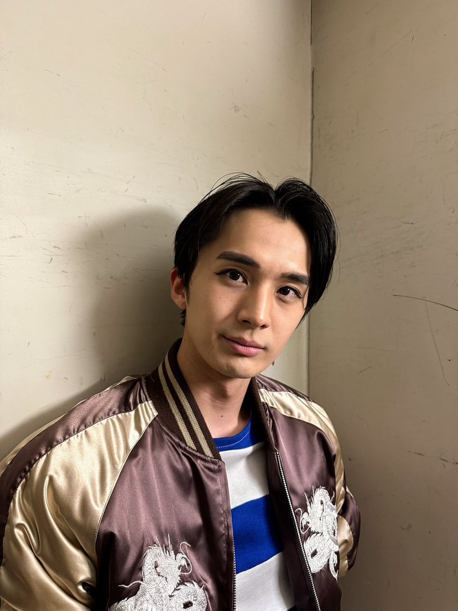 spicepowerstaff's tweet photo. 🌟堀野内智出演🌟
舞台『醉いどれ天使』にタケオ役にて出演しております!
伝説の名作を素晴らしい舞台にて表現しております!
今月は明治座で頑張ってます✨
ぜひ観に来て下さい!(公演グッズ販売あり)
#堀野内智
#醉いどれ天使
#明治座
#spicepower https://t.co/4yI2lZMYFz