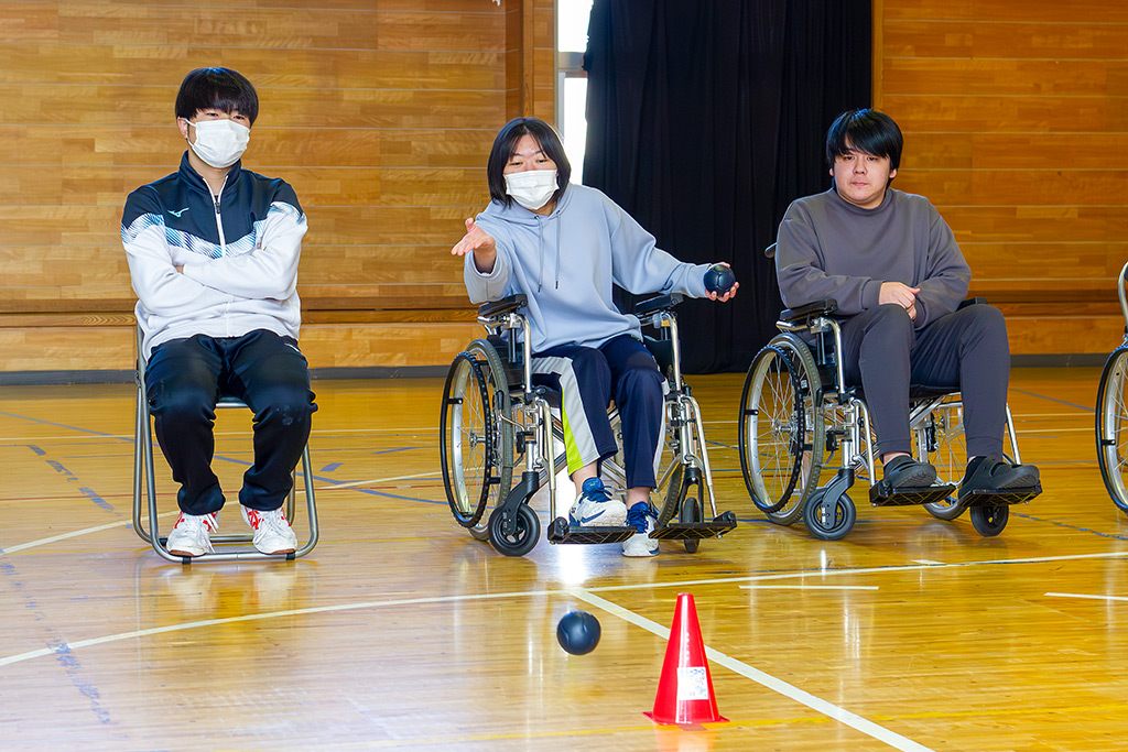 imwc_1's tweet image. 理学療法学科1年(11期生）は、保健体育で、パラリンピック正式種目でもある「ボッチャ」を体験しました！
imwc-ichinoseki.ac.jp/info/physical/…