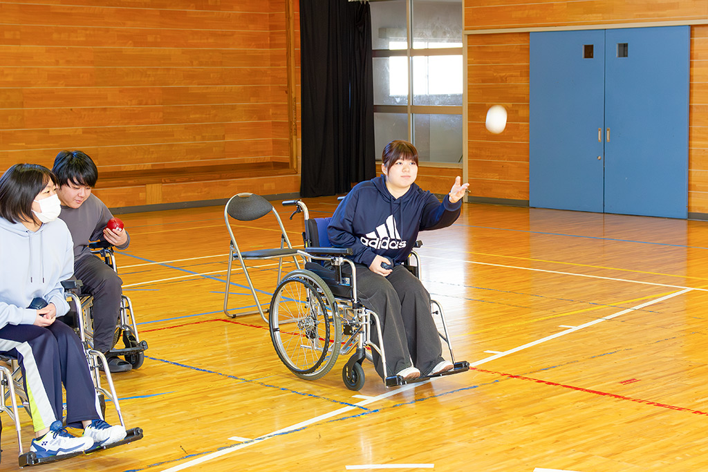 imwc_1's tweet image. 理学療法学科1年(11期生）は、保健体育で、パラリンピック正式種目でもある「ボッチャ」を体験しました！
imwc-ichinoseki.ac.jp/info/physical/…