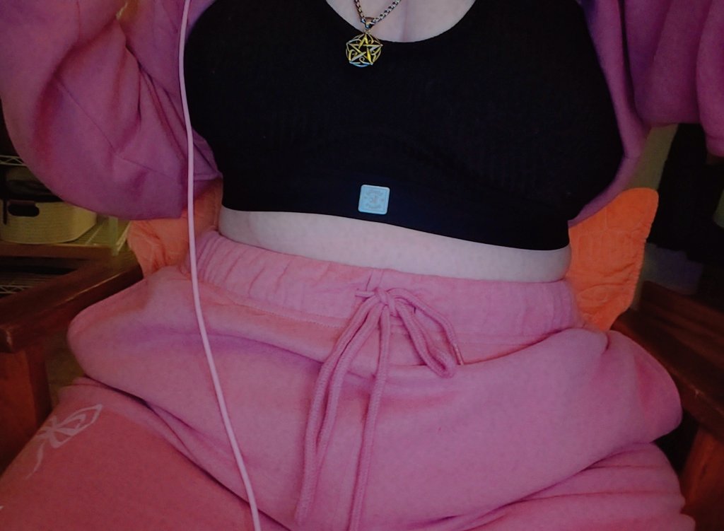 Miss_Calypso22's tweet photo. This is truly the most comfy outfit ever with the best linen scent on top ? Oof #gamergirl #Fitcheck #OBSESSED #contentcteator #TikToker #twitchaffiliate #atedown https://t.co/IssENGORZB