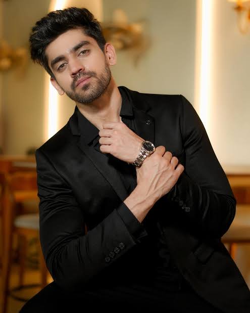 cricket_jagat's tweet image. #GauravKhanna - mastermind
#PranitMore - entertainer
#AbhishekBajaj  -fearless &amp;amp; good-looking
#BaseerAli - good body shape 
#AwezDarbar -good dancer
#AmaalMallik  - soulful voice 

But #AvinashMishra was the full package of all these things—a once-in-a-decade contestant!