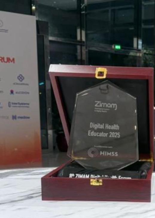 IAU_CPH's tweet image. تُهنئ #كلية_الصحة_العامة 
عضو هيئة التدريس د. نوف القحطاني 
لحصولها على جائزة زمام لأستاذ الصحة الرقمية لعام 2025م، وذلك ضمن المنتدى الثامن للصحة الرقمية “ZIMAM Digital Health Forum”