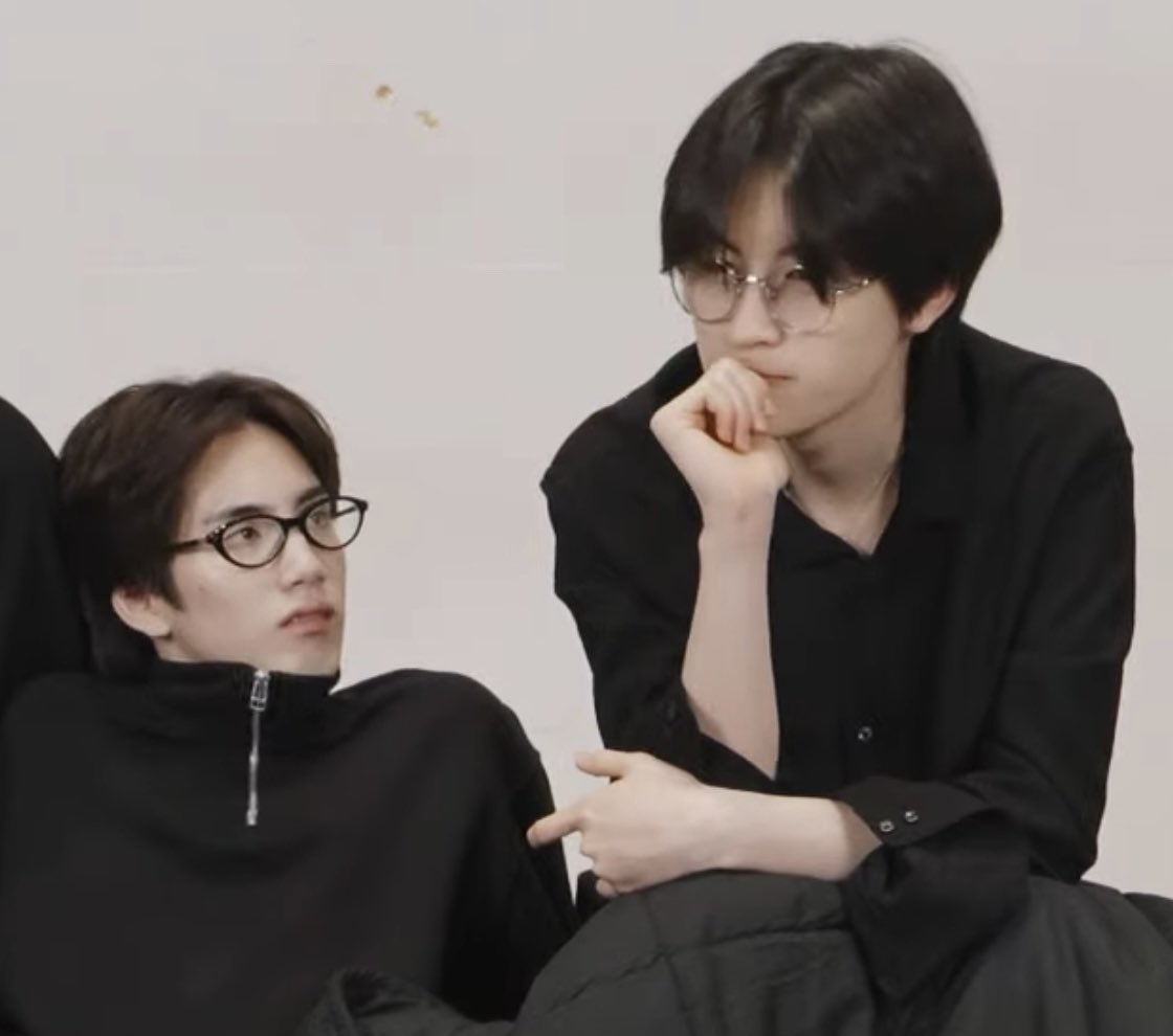 อีพีแรก                                               อีพีสุดท้าย
😭😭😭😭😭😭😭❤️‍🩹