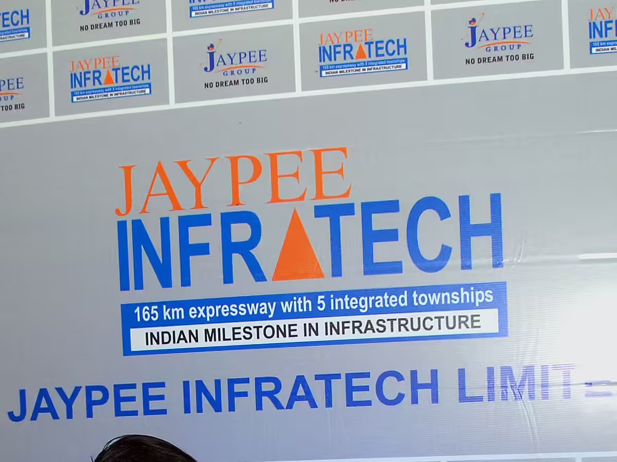 #JustIn | #ManojGaur, MD of #JaypeeInfratech arrested by ED in a case of cheating home buyers, sources to <a href="/TimsyJaipuria/">Timsy Jaipuria</a>