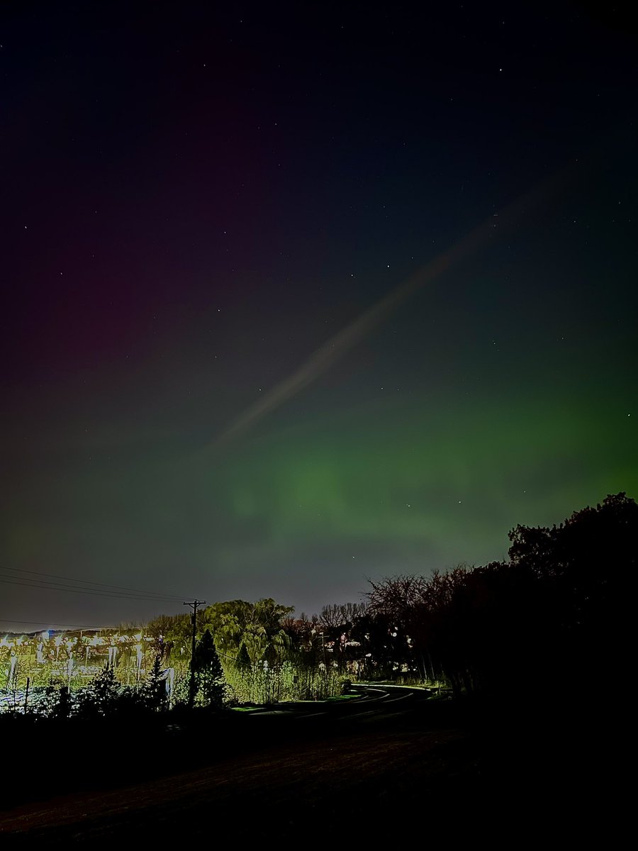 BryceRandall619's tweet photo. Northern lights from Inver Grove Heights, Minnesota #Aurora #northernlights #Minnesota https://t.co/EEItlGW8Rj