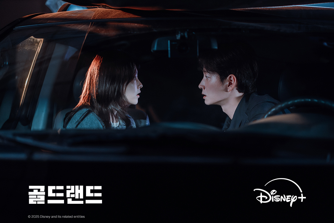 평범했던 그녀의 일상이 완전히 뒤집혔다!
금빛 욕망 속 목숨을 건 사투, 오직 디즈니+에서

<골드랜드> 2026년 상반기 단독 공개

#골드랜드 #GoldLand
#박보영 #김성철 #이현욱 #김희원 #문정희 #이광수
#디즈니플러스 #DisneyPlusKR