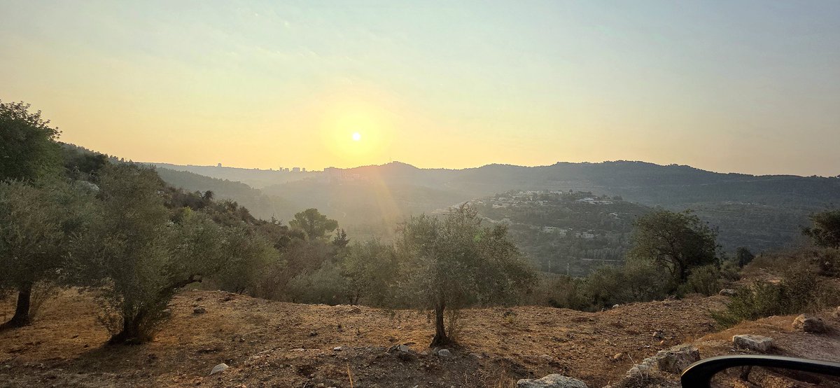 יפה הזריחה במשרד החדש…