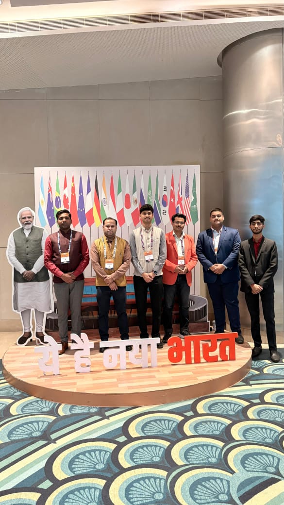 codernotme's tweet image. Throwback to ESTIC 2025 held at 𝐁𝐡𝐚𝐫𝐚𝐭 𝐌𝐚𝐧𝐝𝐚𝐩𝐚𝐦, 𝐃𝐞𝐥𝐡𝐢 from 3rd - 5th Nov, 2025

For more info, check out my LinkedIn post
linkedin.com/posts/codernot…

#estic2025 #StartupIndia #tacklestudioz #deeptech #pitch #Networking